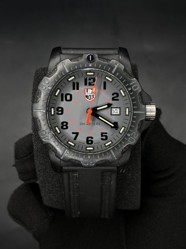 LUMINOX